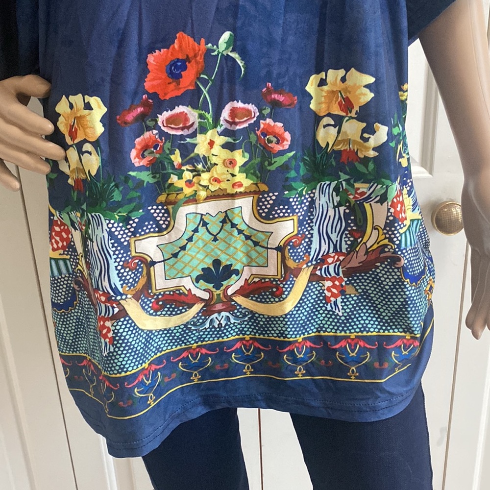 NWOT Love U Dear Womens 1X Adorable Bat Wing Navy Blouse. Floral and fun. - Picture 4 of 13